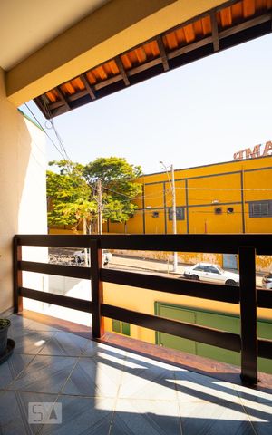 Casa à venda com 247m², 5 quartos e 3 vagas Casa à venda com 247m², 5 quartos e 3 vagasSacada do Quarto 01