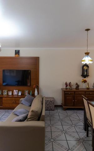 Casa à venda com 247m², 5 quartos e 3 vagas Casa à venda com 247m², 5 quartos e 3 vagasSalas