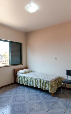 Casa à venda com 247m², 5 quartos e 3 vagas Casa à venda com 247m², 5 quartos e 3 vagasQuarto 02