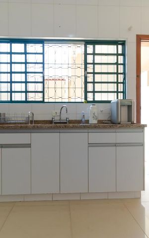 Casa à venda com 247m², 5 quartos e 3 vagas Casa à venda com 247m², 5 quartos e 3 vagasCozinha