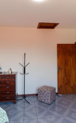 Casa à venda com 247m², 5 quartos e 3 vagas Casa à venda com 247m², 5 quartos e 3 vagasQuarto 02