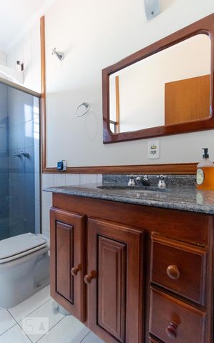 Casa à venda com 247m², 5 quartos e 3 vagas Casa à venda com 247m², 5 quartos e 3 vagasBanheiro