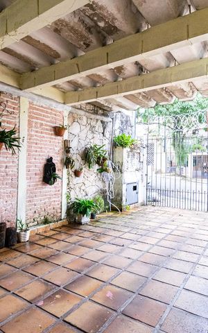 Casa à venda com 250m², 5 quartos e 3 vagas Casa à venda com 250m², 5 quartos e 3 vagasGaragem