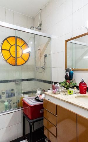 Casa à venda com 250m², 5 quartos e 3 vagas Casa à venda com 250m², 5 quartos e 3 vagasBanheiro da Suíte