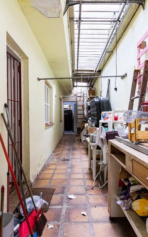 Casa à venda com 250m², 5 quartos e 3 vagas Casa à venda com 250m², 5 quartos e 3 vagasCorredor Lateral