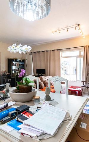 Casa à venda com 250m², 5 quartos e 3 vagas Casa à venda com 250m², 5 quartos e 3 vagasSala