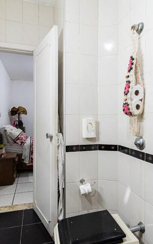Casa à venda com 250m², 5 quartos e 3 vagas Casa à venda com 250m², 5 quartos e 3 vagasBanheiro da Suíte