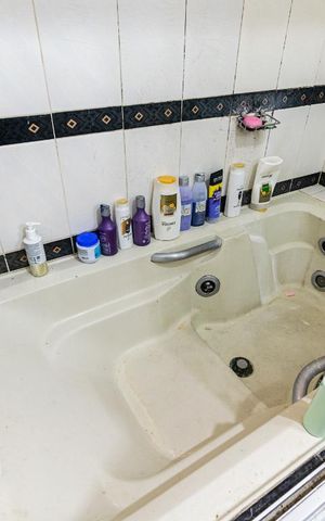 Casa à venda com 250m², 5 quartos e 3 vagas Casa à venda com 250m², 5 quartos e 3 vagasBanheiro da Suíte