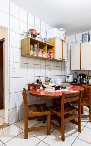 Casa à venda com 250m², 5 quartos e 3 vagas Casa à venda com 250m², 5 quartos e 3 vagasCozinha
