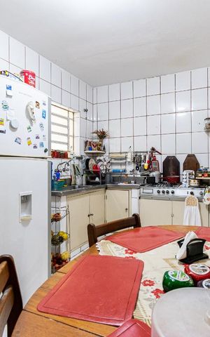 Casa à venda com 250m², 5 quartos e 3 vagas Casa à venda com 250m², 5 quartos e 3 vagasCozinha