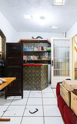 Casa à venda com 250m², 5 quartos e 3 vagas Casa à venda com 250m², 5 quartos e 3 vagasEdícula