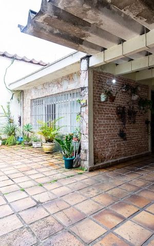 Casa à venda com 250m², 5 quartos e 3 vagas Casa à venda com 250m², 5 quartos e 3 vagasGaragem