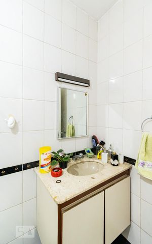 Casa à venda com 250m², 5 quartos e 3 vagas Casa à venda com 250m², 5 quartos e 3 vagasBanheiro