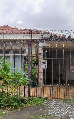 Casa à venda com 250m², 5 quartos e 3 vagas Casa à venda com 250m², 5 quartos e 3 vagasFachada