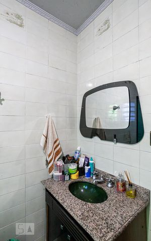 Casa à venda com 250m², 3 quartos e 5 vagas Casa à venda com 250m², 3 quartos e 5 vagasBanheiro da Suíte