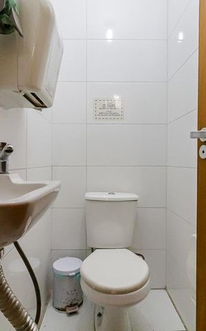 Casa à venda com 450m², 6 quartos e 4 vagas Casa à venda com 450m², 6 quartos e 4 vagasBanheiro de Serviço