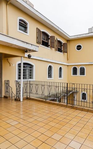 Casa à venda com 450m², 6 quartos e 4 vagas Casa à venda com 450m², 6 quartos e 4 vagasSacada