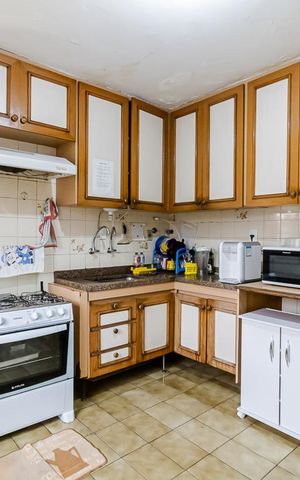 Casa à venda com 450m², 6 quartos e 4 vagas Casa à venda com 450m², 6 quartos e 4 vagasCozinha