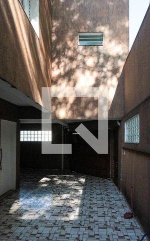 Casa à venda com 257m², 3 quartos e 4 vagas Casa à venda com 257m², 3 quartos e 4 vagasQuintal