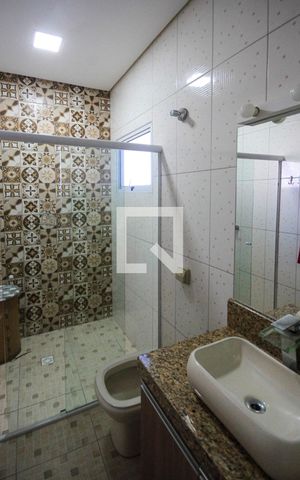 Casa à venda com 257m², 3 quartos e 4 vagas Casa à venda com 257m², 3 quartos e 4 vagasBanheiro da Suíte