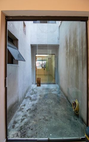 Casa à venda com 273m², 4 quartos e 2 vagasCorredor