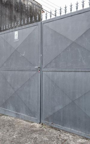 Casa à venda com 250m², 2 quartos e 1 vagaFachada