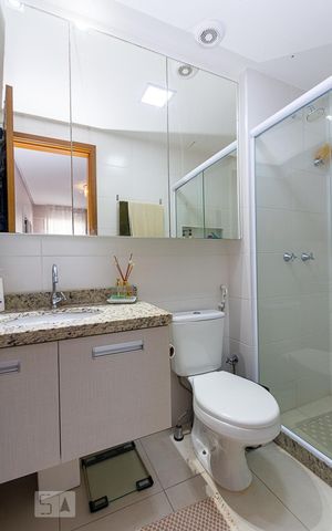 Apartamento à venda com 200m², 3 quartos e 2 vagas Apartamento à venda com 200m², 3 quartos e 2 vagasBanheiro da Suíte