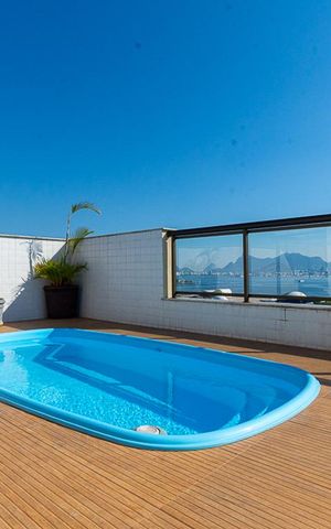 Apartamento à venda com 200m², 3 quartos e 2 vagas Apartamento à venda com 200m², 3 quartos e 2 vagasCobertura