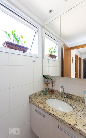 Apartamento à venda com 200m², 3 quartos e 2 vagas Apartamento à venda com 200m², 3 quartos e 2 vagasBanheiro Social