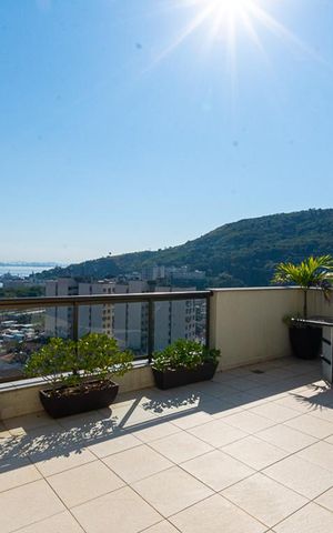 Apartamento à venda com 200m², 3 quartos e 2 vagas Apartamento à venda com 200m², 3 quartos e 2 vagasCobertura