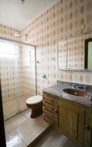 Casa à venda com 131m², 3 quartos e 2 vagasBanheiro