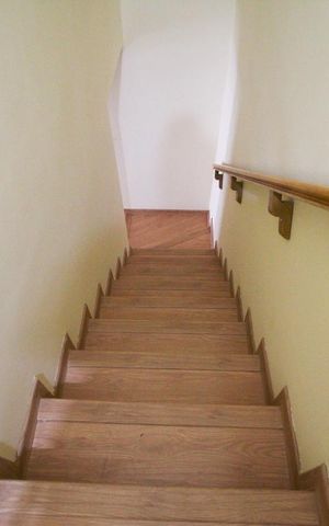 Casa à venda com 131m², 3 quartos e 2 vagasEscada