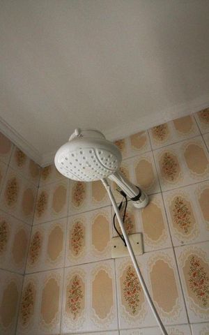 Casa à venda com 131m², 3 quartos e 2 vagasBanheiro