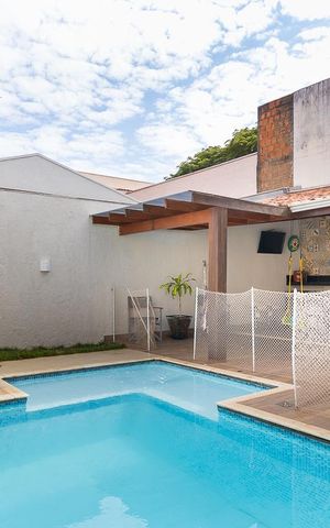 Casa de condomínio à venda com 300m², 4 quartos e 4 vagasQuintal com piscina