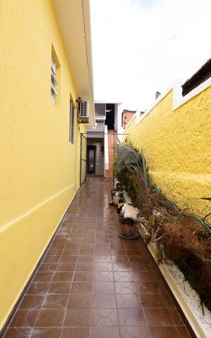 Casa à venda com 250m², 3 quartos e 2 vagasCorredor