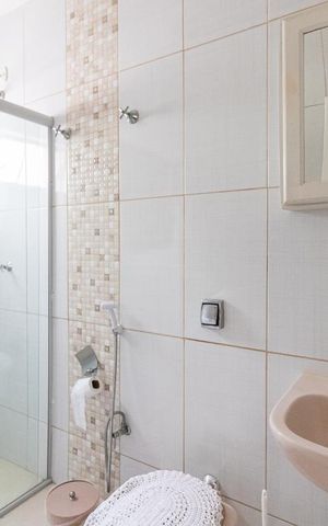 Casa à venda com 180m², 2 quartos e 2 vagasBanheiro da Suíte 2