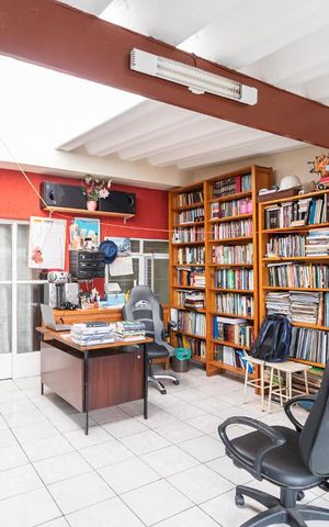 Casa à venda com 180m², 2 quartos e 2 vagasEscritório