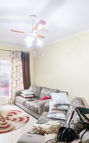 Casa à venda com 180m², 2 quartos e 2 vagasSala