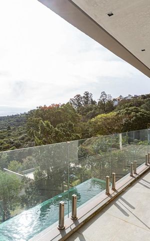 Casa de condomínio à venda com 500m², 4 quartos e 6 vagas Casa de condomínio à venda com 500m², 4 quartos e 6 vagasVaranda do Quarto
