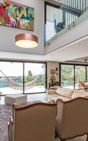 Casa de condomínio à venda com 500m², 4 quartos e 6 vagas Casa de condomínio à venda com 500m², 4 quartos e 6 vagasSala