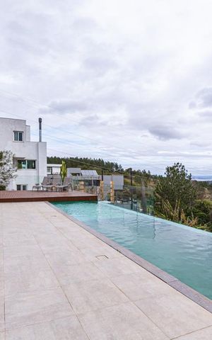 Casa de condomínio à venda com 500m², 4 quartos e 6 vagas Casa de condomínio à venda com 500m², 4 quartos e 6 vagasvaranda