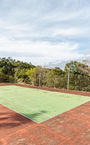 Casa de condomínio à venda com 500m², 4 quartos e 6 vagas Casa de condomínio à venda com 500m², 4 quartos e 6 vagasQuadra Esportiva