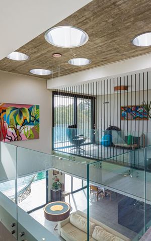 Casa de condomínio à venda com 500m², 4 quartos e 6 vagas Casa de condomínio à venda com 500m², 4 quartos e 6 vagasSala de Estar