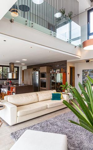 Casa de condomínio à venda com 500m², 4 quartos e 6 vagas Casa de condomínio à venda com 500m², 4 quartos e 6 vagasSala