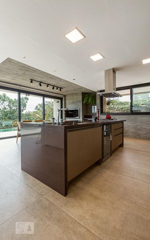 Casa de condomínio à venda com 500m², 4 quartos e 6 vagas Casa de condomínio à venda com 500m², 4 quartos e 6 vagasCozinha
