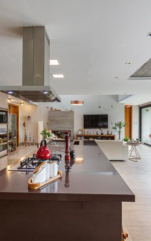 Casa de condomínio à venda com 500m², 4 quartos e 6 vagas Casa de condomínio à venda com 500m², 4 quartos e 6 vagasCozinha