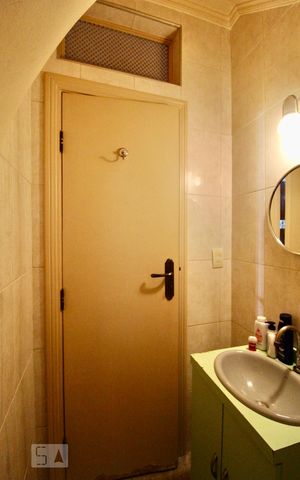 Casa para alugar com 220m², 3 quartos e 2 vagas Casa para alugar com 220m², 3 quartos e 2 vagasLavabo