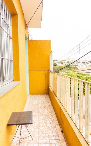Casa à venda com 81m², 2 quartos e 2 vagas Casa à venda com 81m², 2 quartos e 2 vagasVaranda