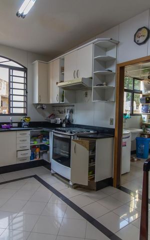 Apartamento à venda com 180m², 3 quartos e 2 vagas Apartamento à venda com 180m², 3 quartos e 2 vagasCozinha