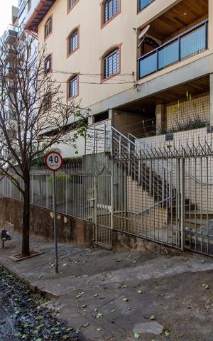 Apartamento à venda com 180m², 3 quartos e 2 vagas Apartamento à venda com 180m², 3 quartos e 2 vagasVista da Rua
